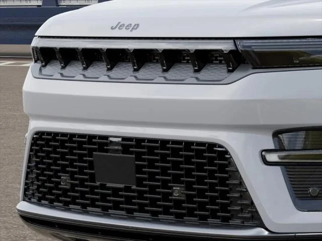 New 2026 Bright White Clear-Coat Exterior Paint Jeep Limited Altitude image 37