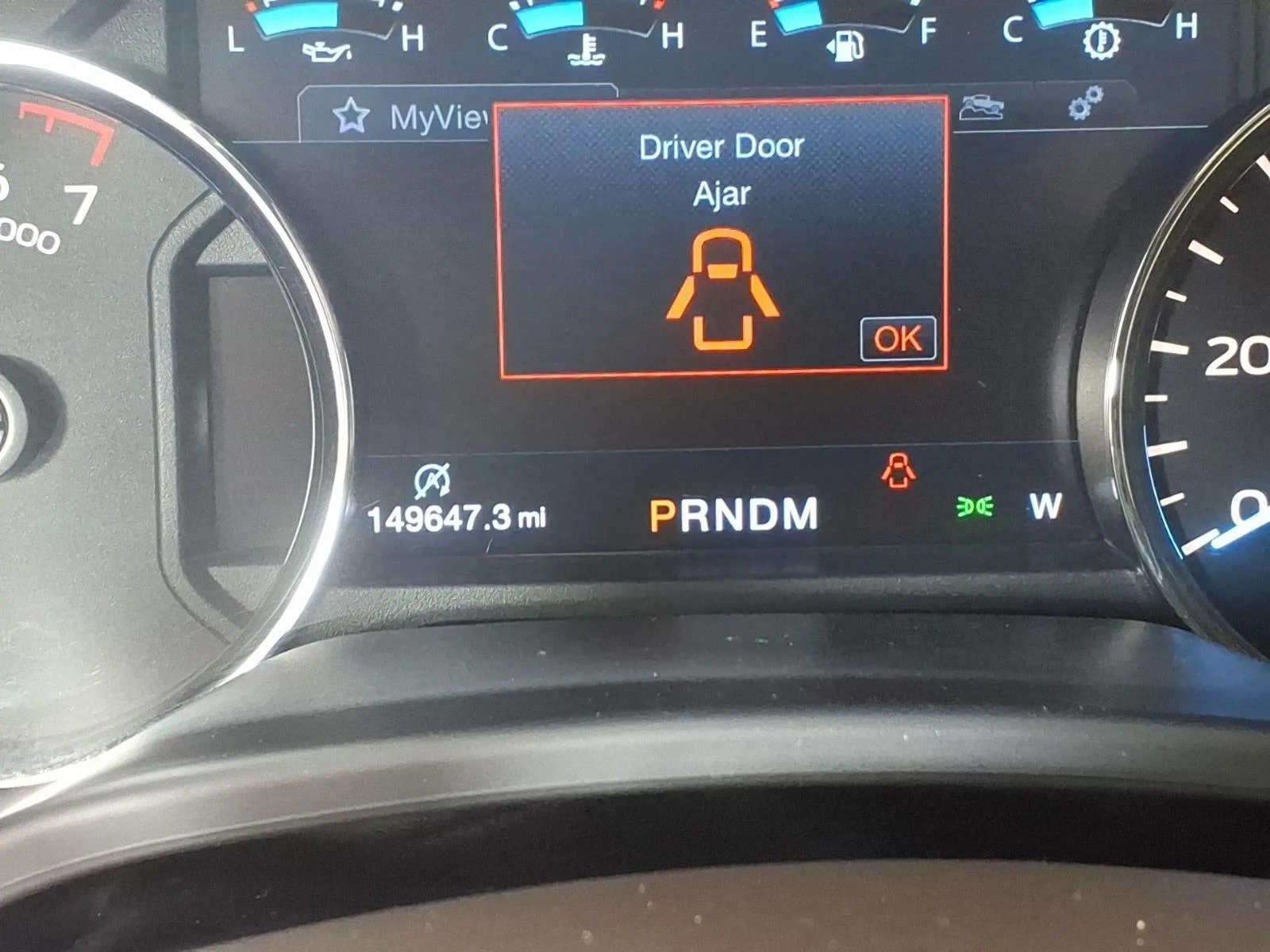 Used 2018 Ruby Red Metallic Tinted Clearcoat/Stone Gray Ford LARIAT image 33