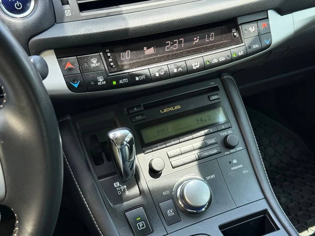 Used 2013 Blue Lexus 200h image 32