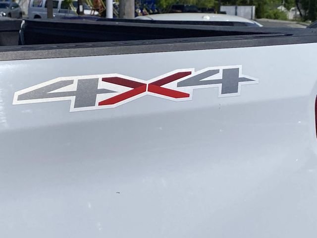 Used 2021 White Chevrolet Custom image 22