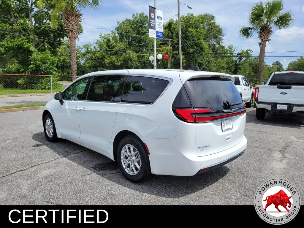 Used 2023 White Chrysler Touring L image 3