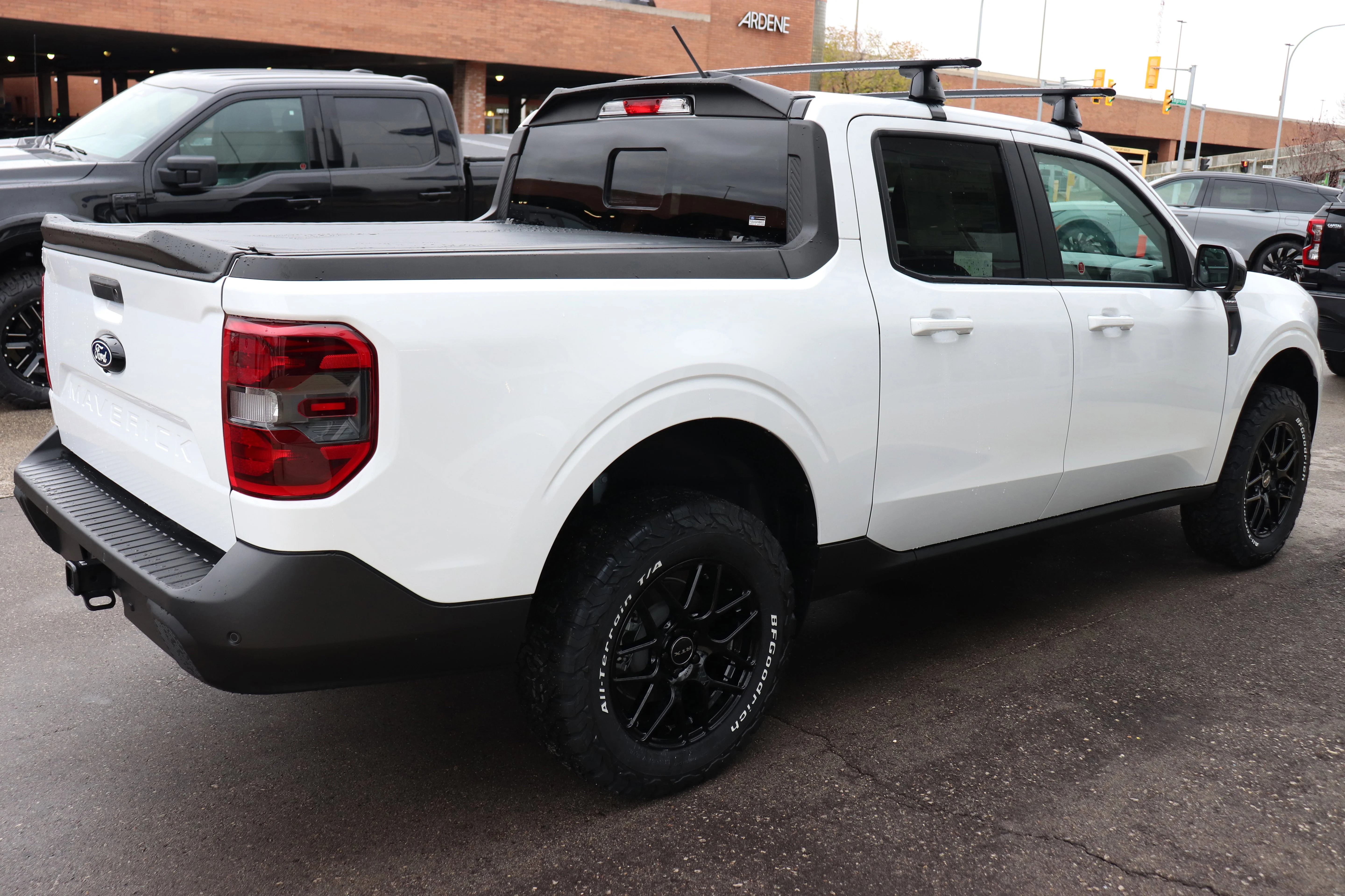 New 2025 OXFORD WHITE Ford LARIAT image 4