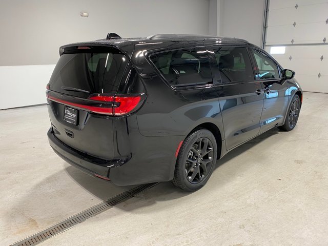 2026 Chrysler Pacifica Select - Photo 7