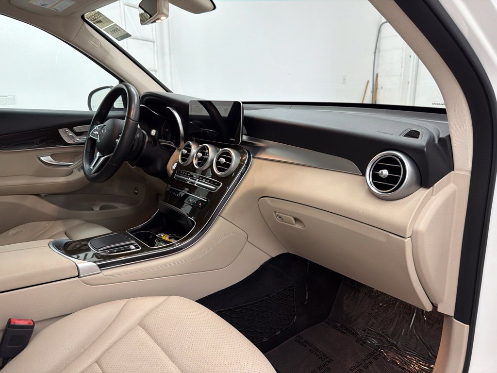 Used 2020 White Mercedes-Benz GLC 300 image 29