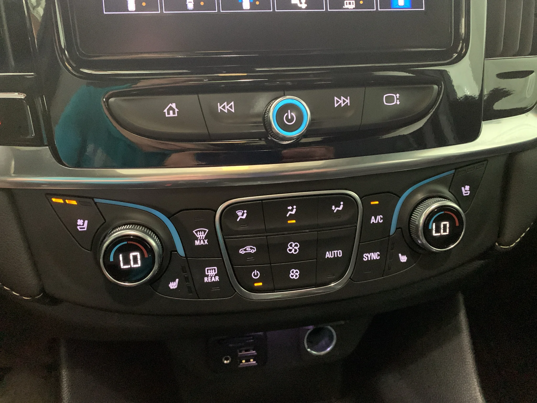 Used 2023 MOSAIC BLACK METALLIC Chevrolet Premier image 27