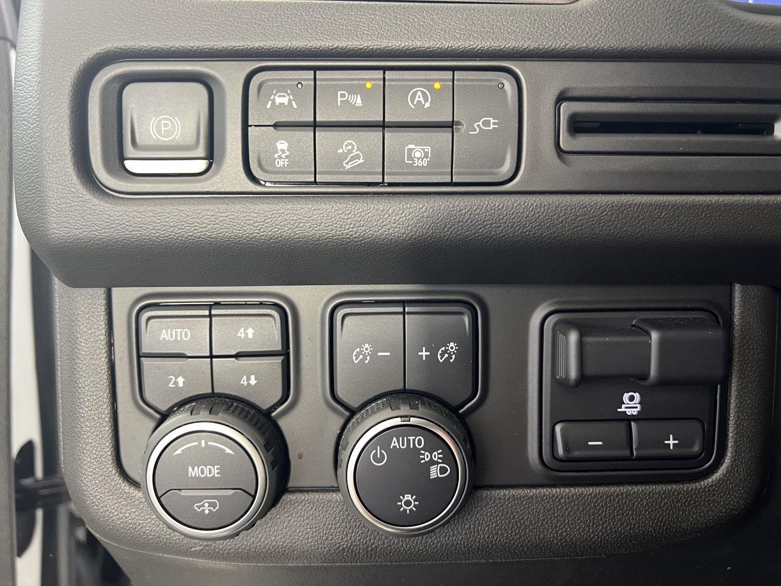 Used 2022 SUMMIT WHITE Chevrolet Z71 image 9