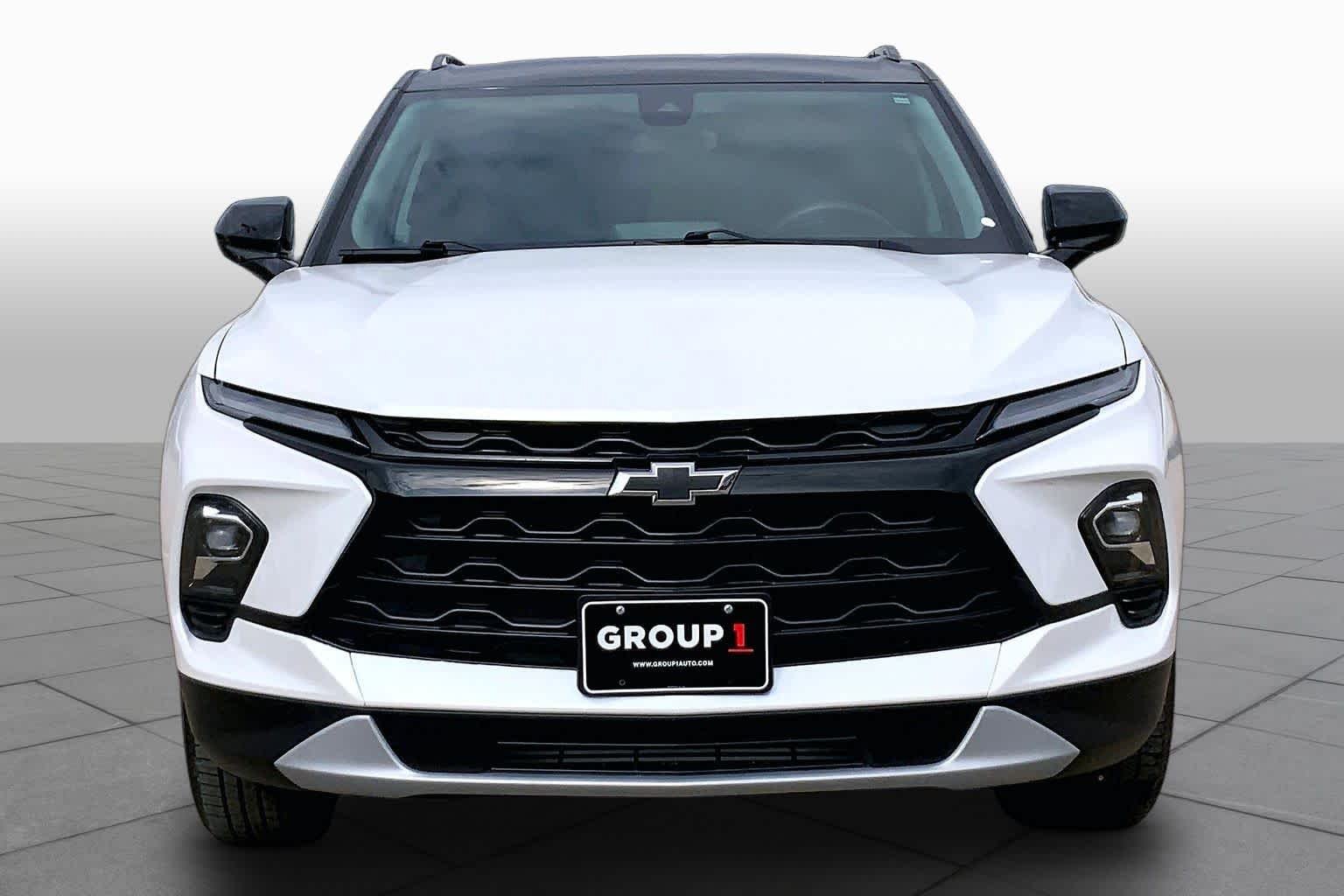 Used 2023 Iridescent Pearl Tricoat Chevrolet LT image 4