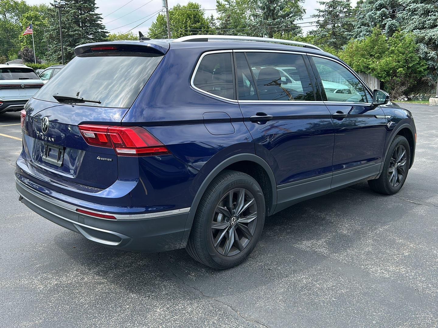 Used 2022 Atlantic Blue Metallic Volkswagen SE image 7