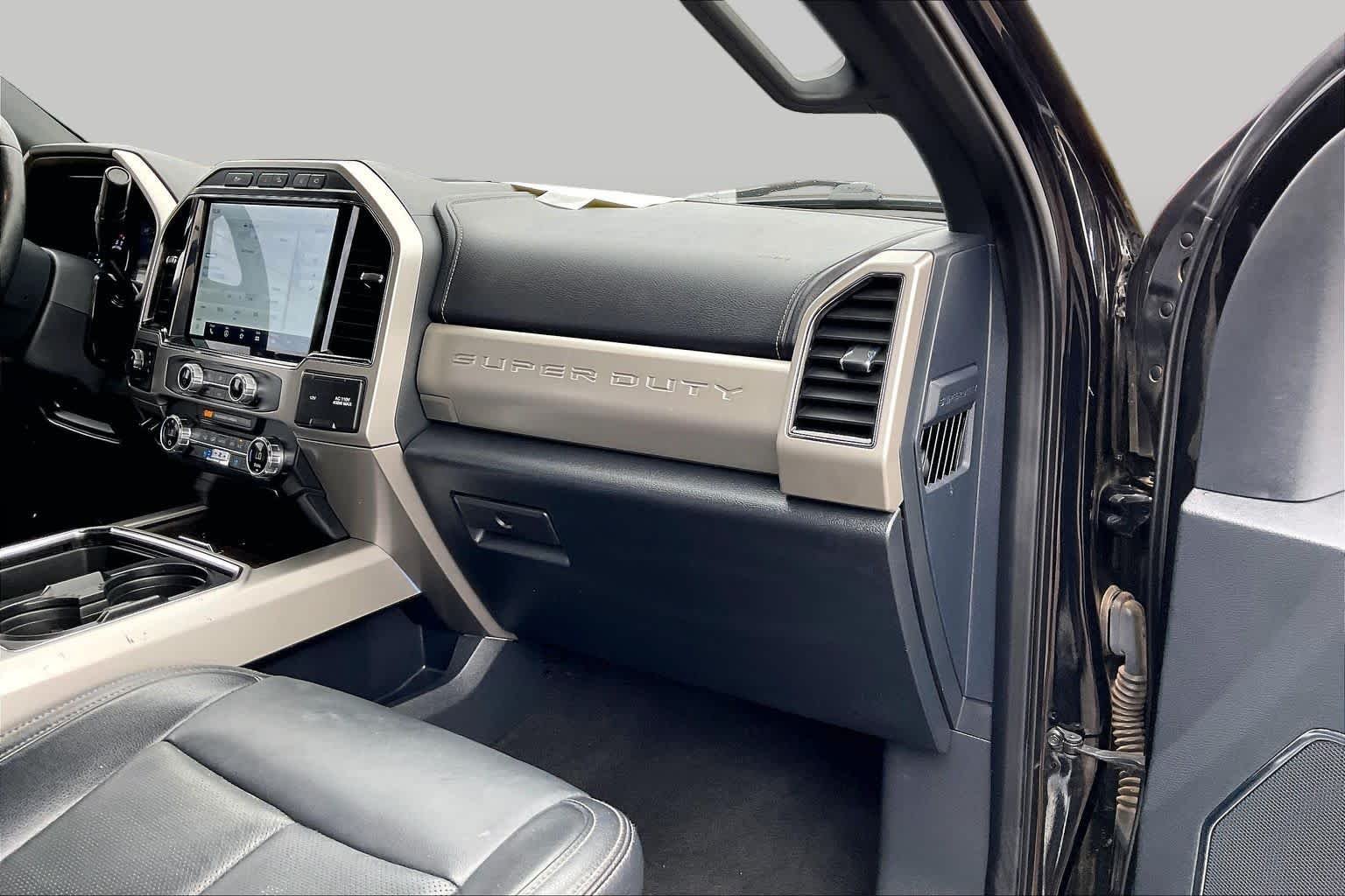 Used 2022 Agate Black Metallic Ford LARIAT image 18