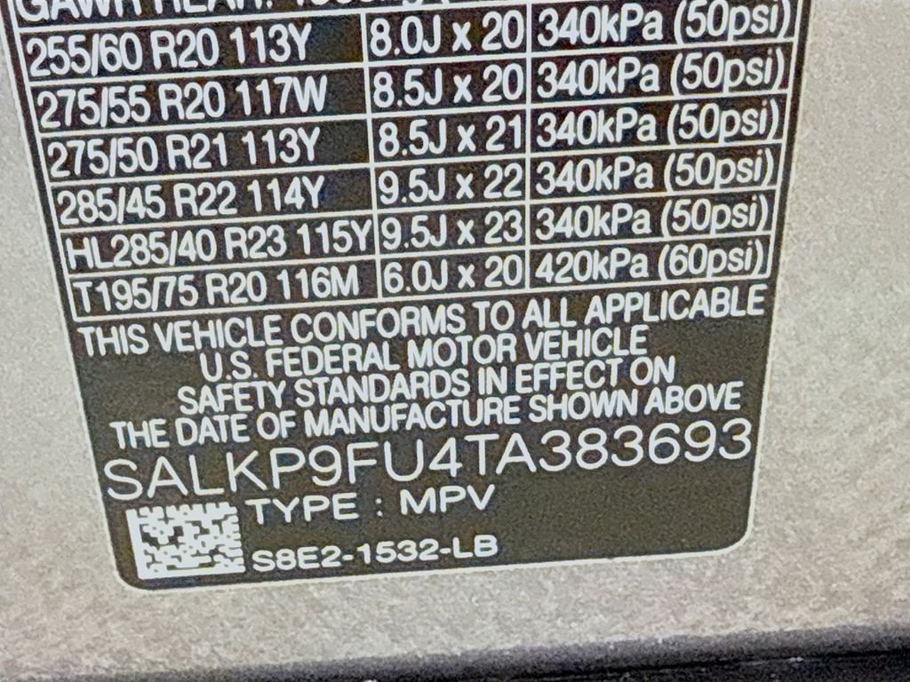 New 2026 Eiger Grey Land Rover SE image 34