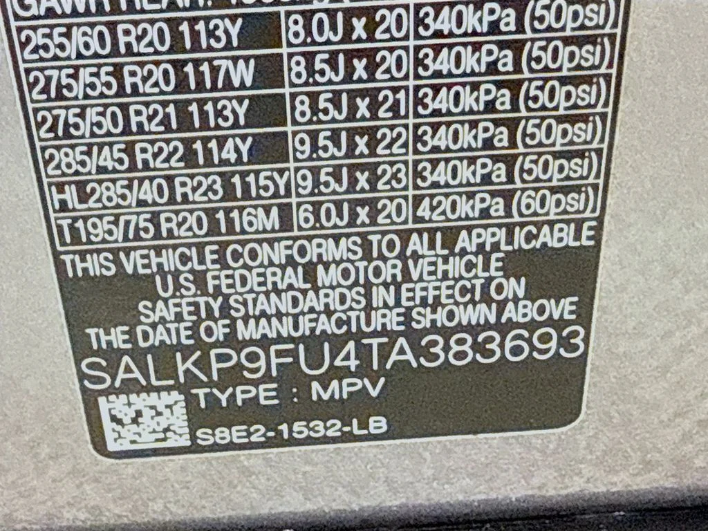 New 2026 Eiger Grey Land Rover SE image 34