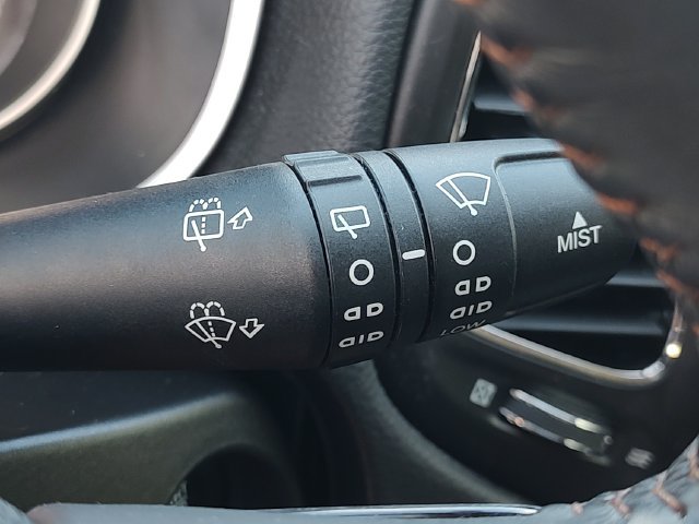Used 2018 White Jeep Latitude image 23
