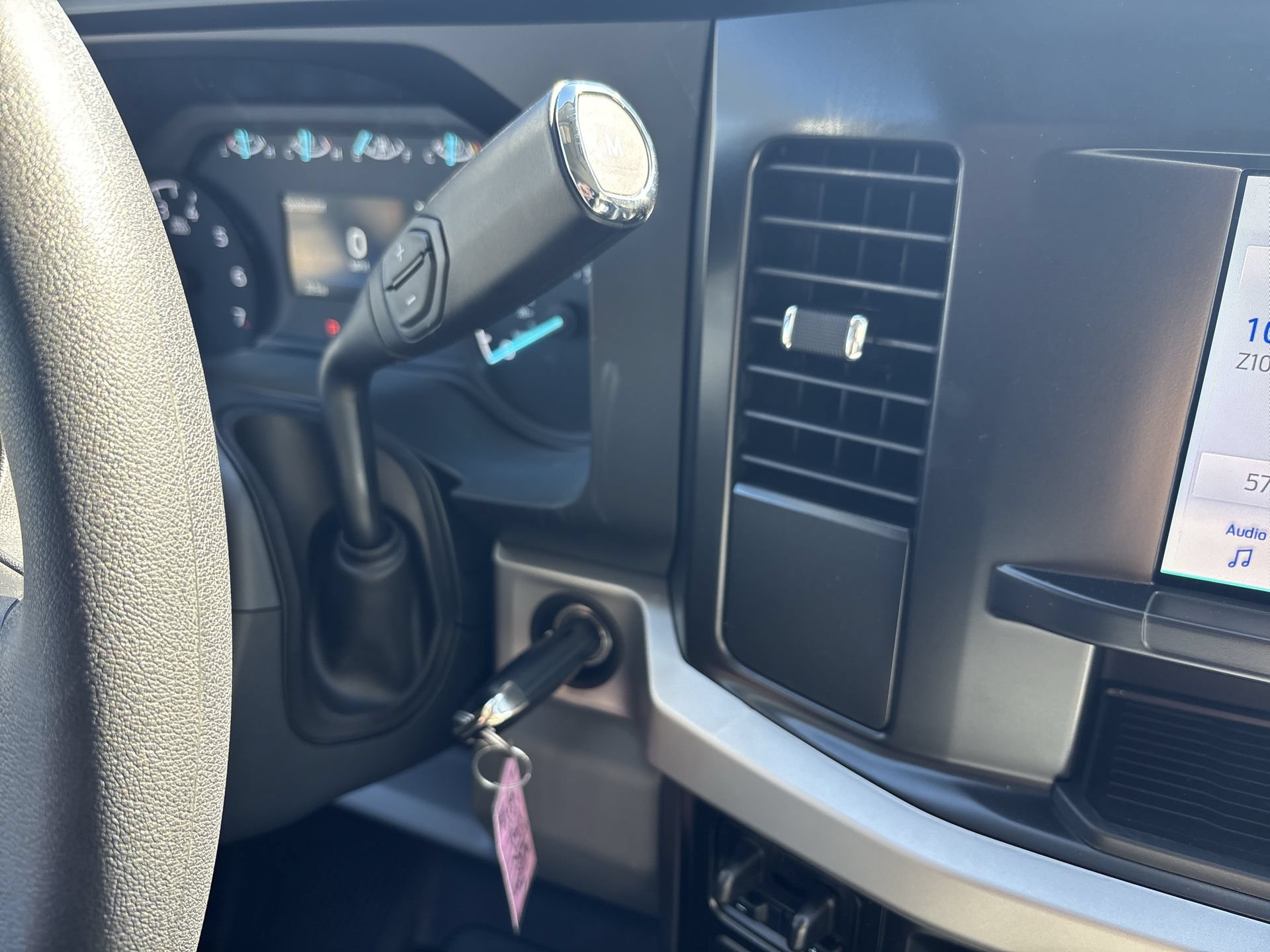 New 2027 Oxford White Ford F-350® XL image 19