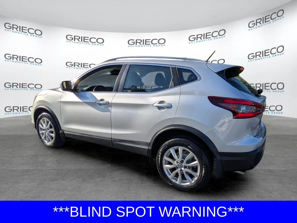 Used 2021 Silver Nissan SV image 5
