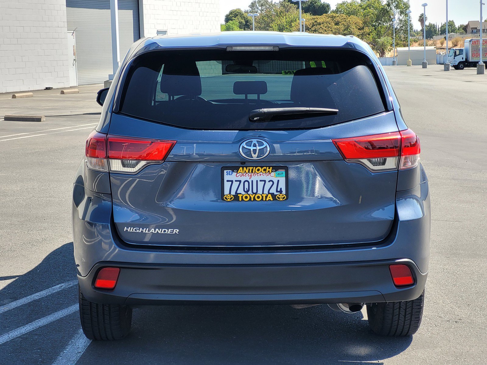 Used 2017  Toyota LE image 5