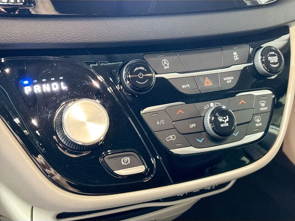Used 2022 White Chrysler LX image 17