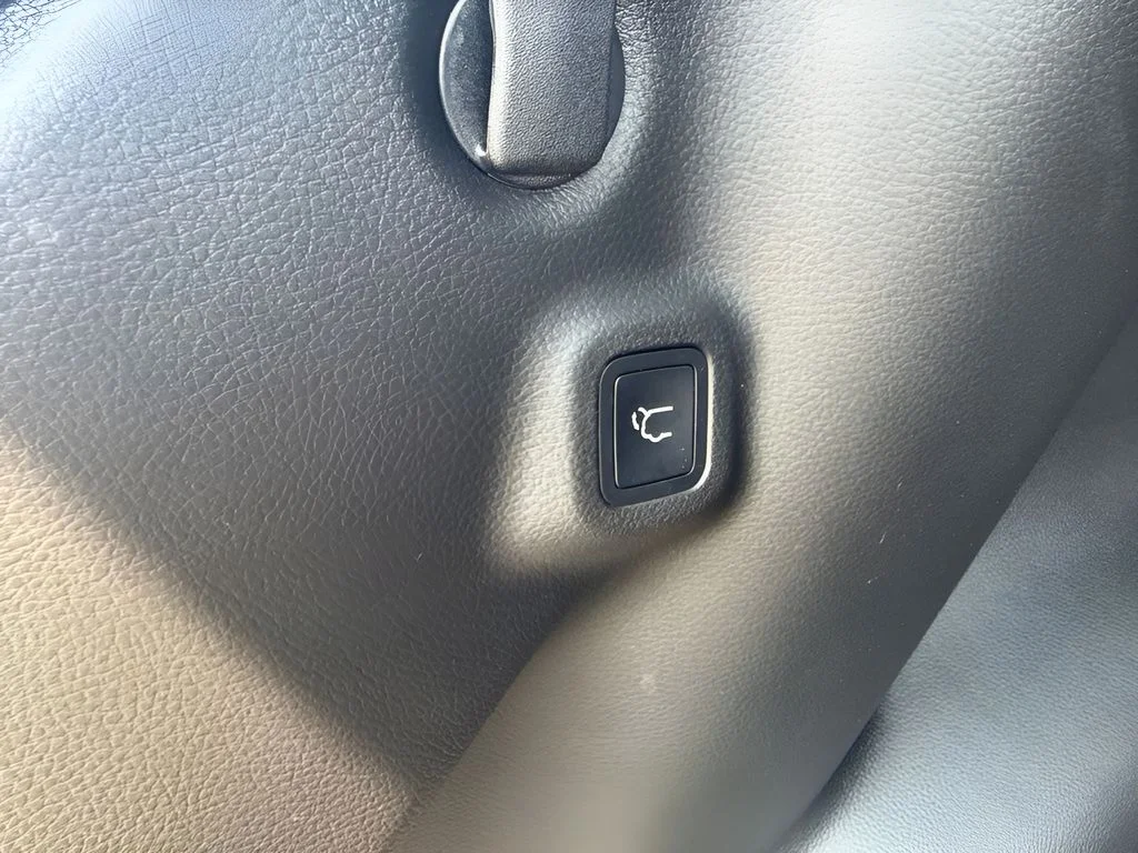 Used 2025 White Jeep Limited image 25
