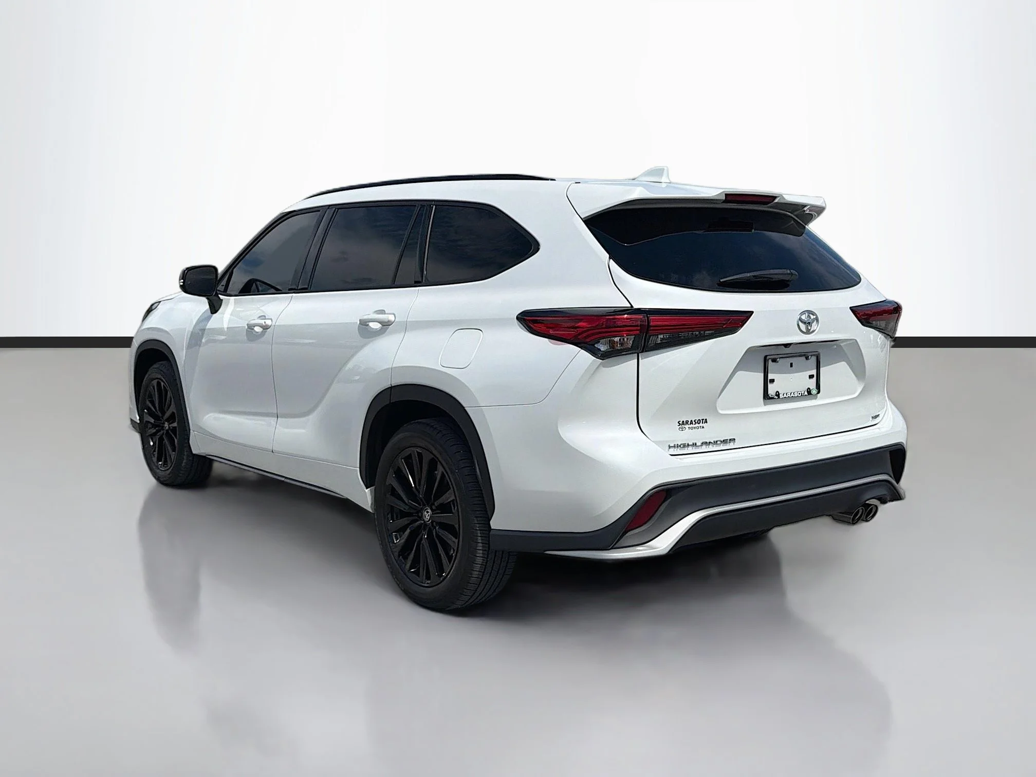 Used 2023 Pearl Toyota XSE image 3