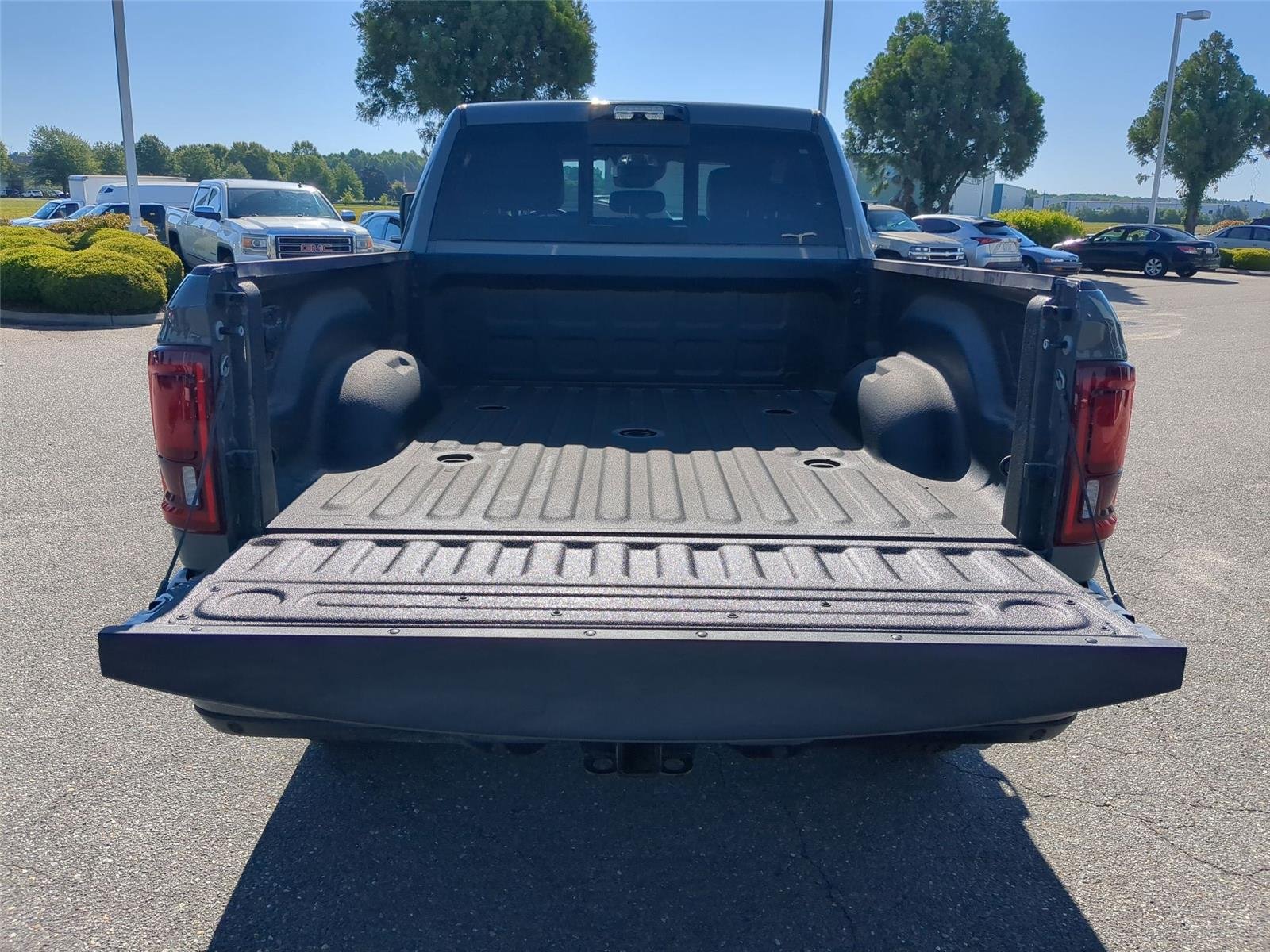 New 2026 Ceramic Gray Clear-Coat Exterior Paint RAM Laramie image 27