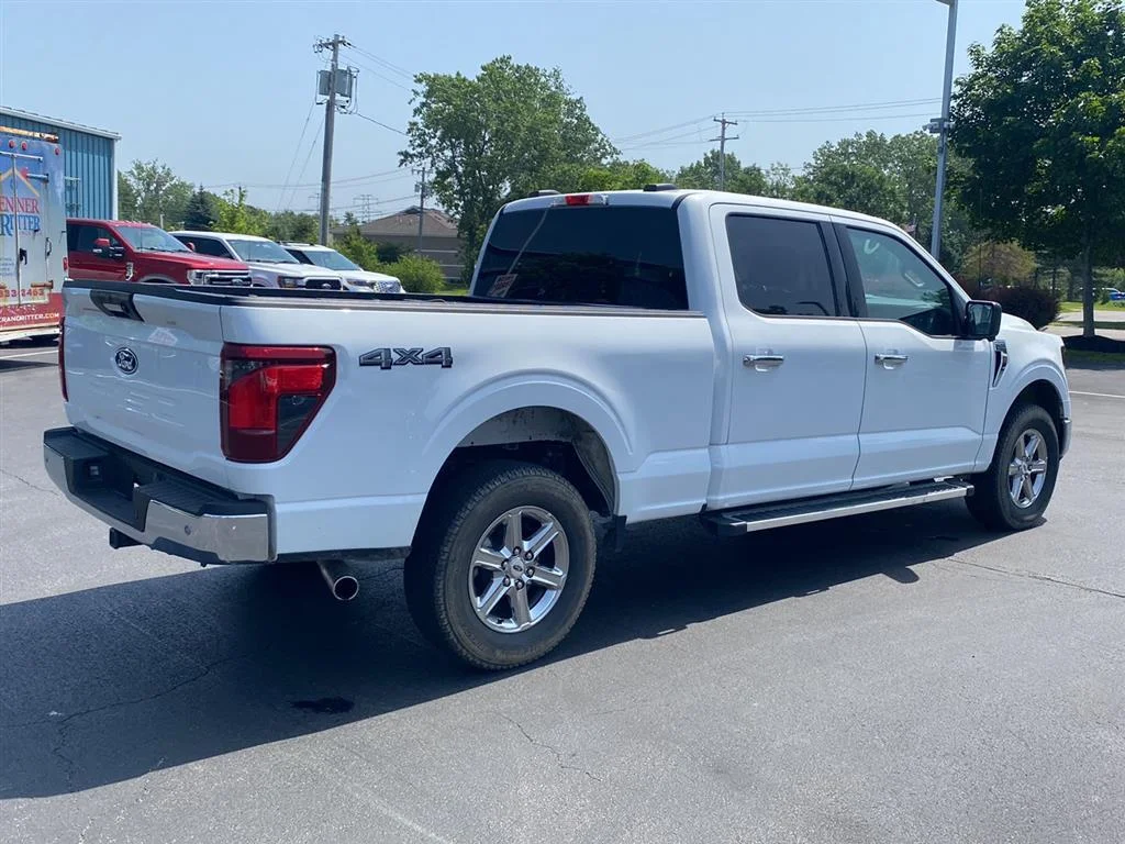 Used 2024 Oxford White Ford XLT image 10