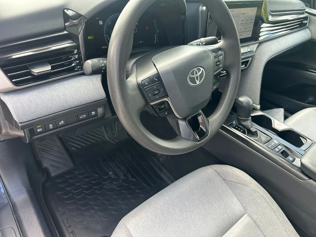 2025 Toyota Camry LE - Photo 11