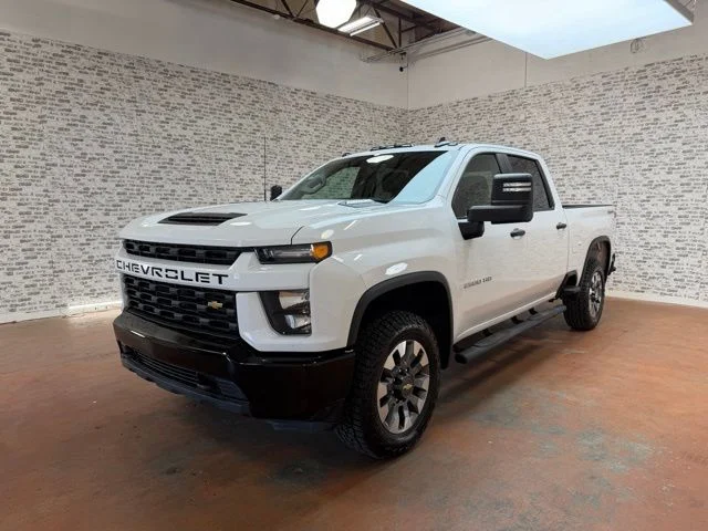 Used 2022 Summit White Chevrolet Custom image 3