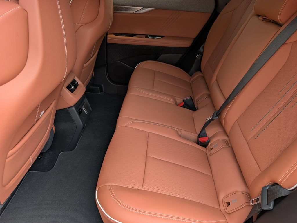 2027 Cadillac OPTIQ Premium Luxury - Photo 16