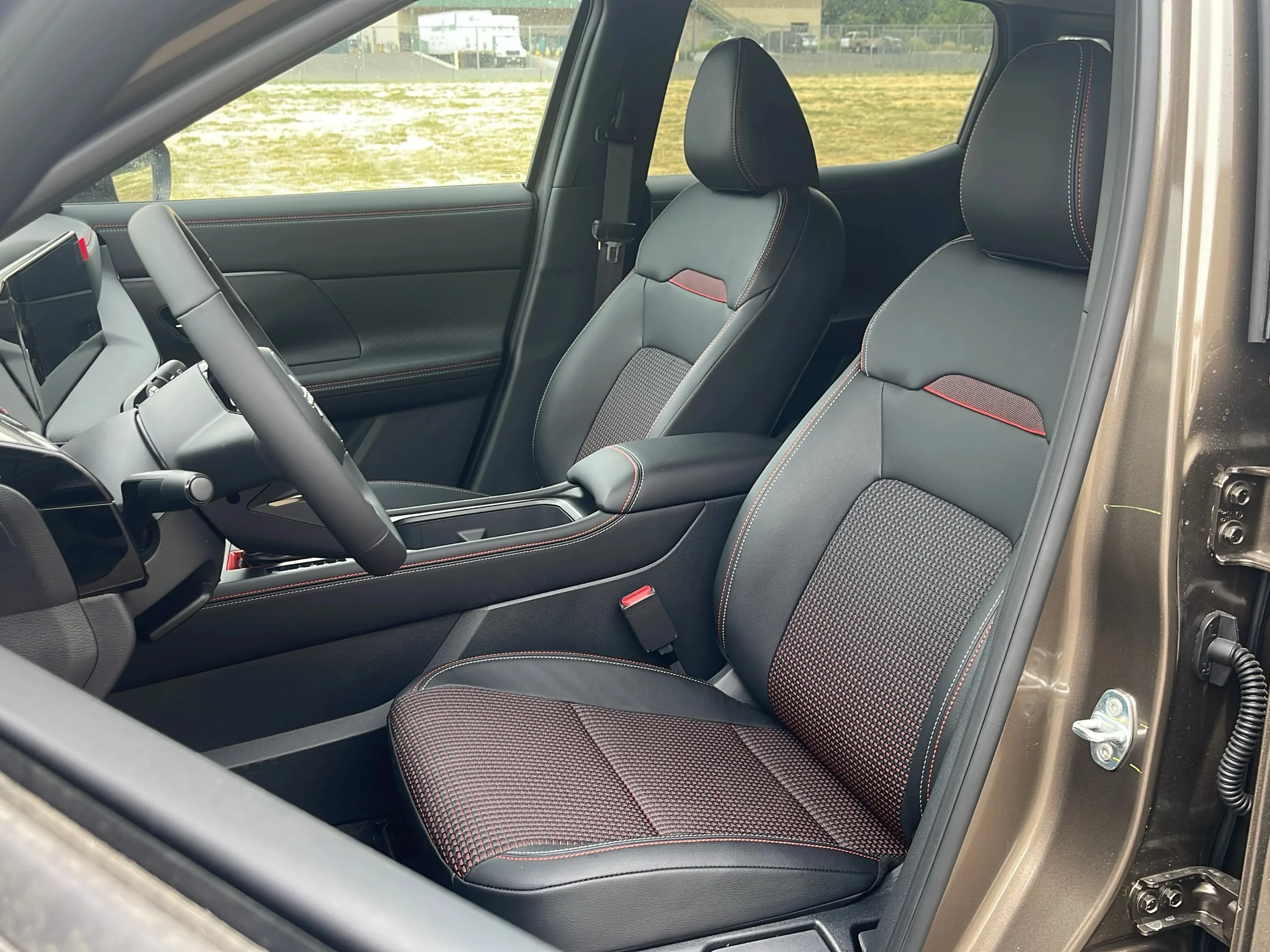 New 2026 Canyon Bronze Metallic Nissan SR image 11