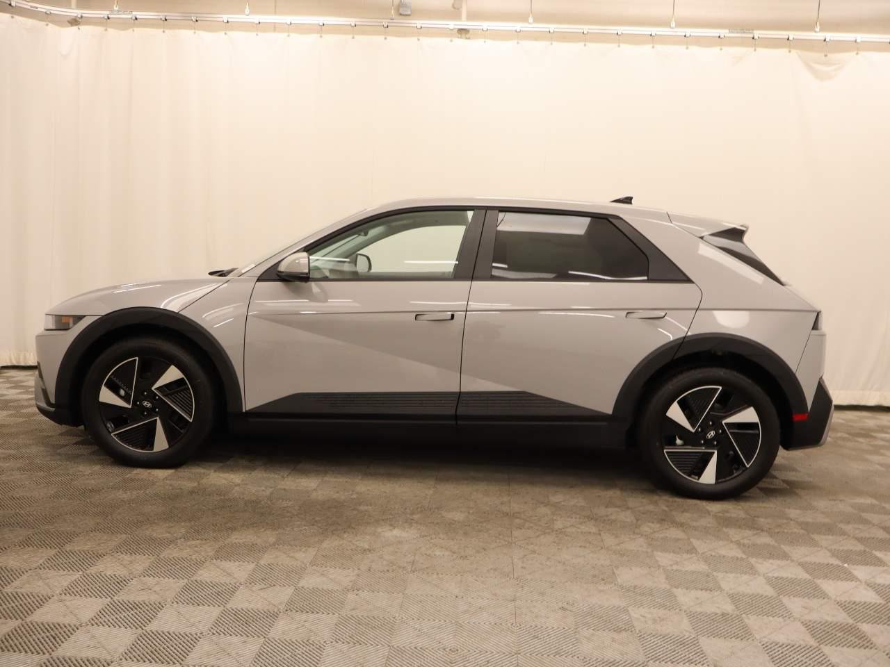 New 2026 Cyber Gray Hyundai SEL image 2
