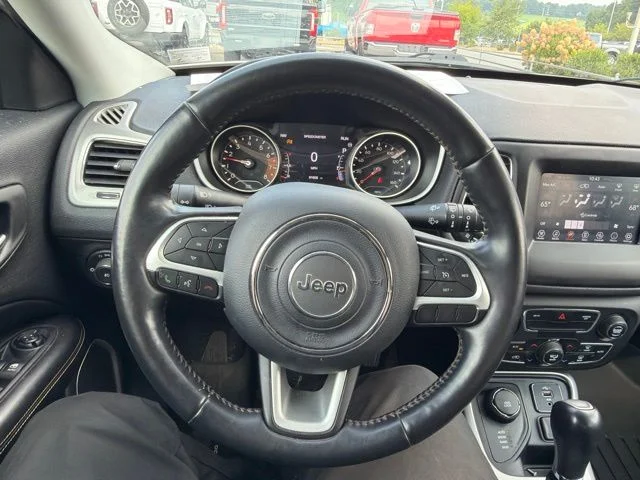 Used 2019 White Jeep Latitude image 16