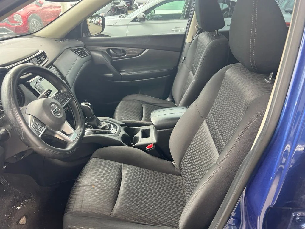 Used 2020 Blue Nissan S image 8