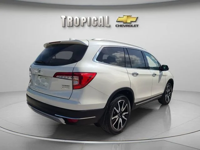 Used 2019 White Honda Touring 7-Passenger image 5
