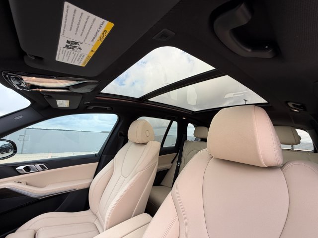 Used 2021 Black BMW sDrive40i image 29