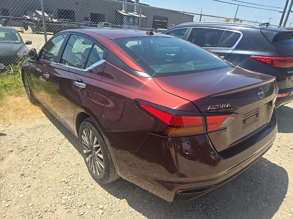 Used 2025 Red Nissan 2.5 SV image 2