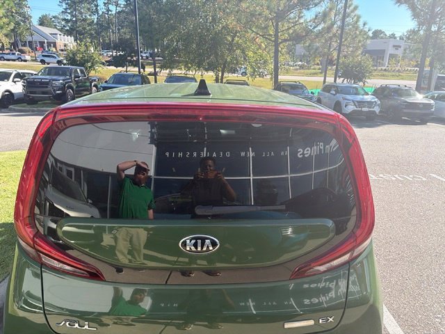 Used 2020 Green Kia EX image 5