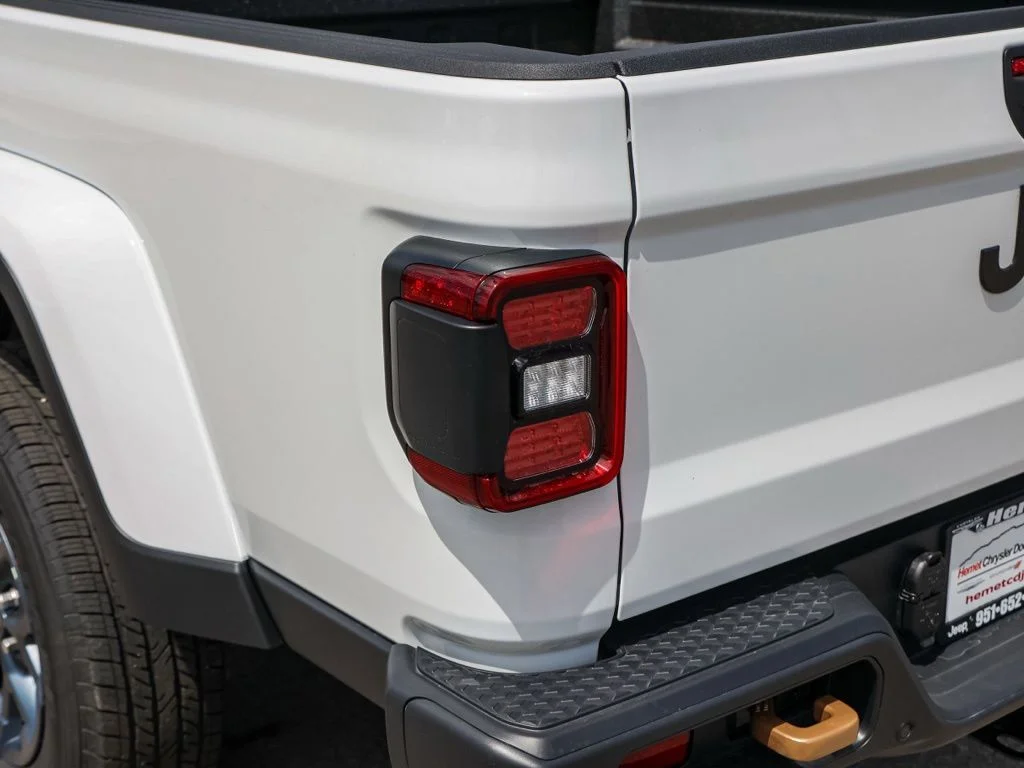 New 2026 Bright White Clear-Coat Exterior Paint Jeep 85th Anniversary Edition image 7