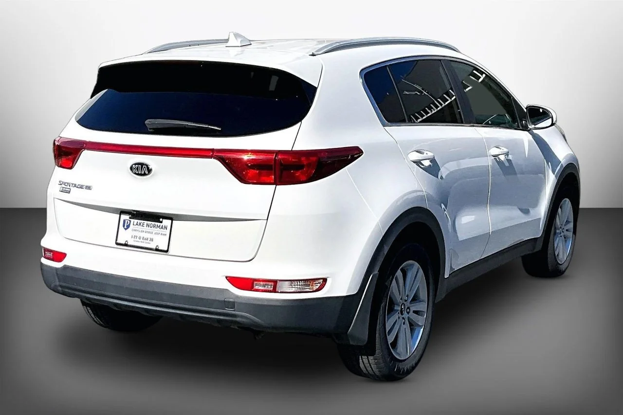 Used 2017 White Kia LX image 8