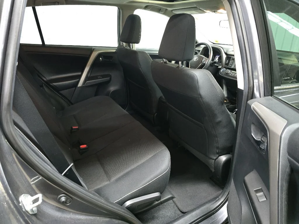 Used 2018 Gray Toyota XLE image 18