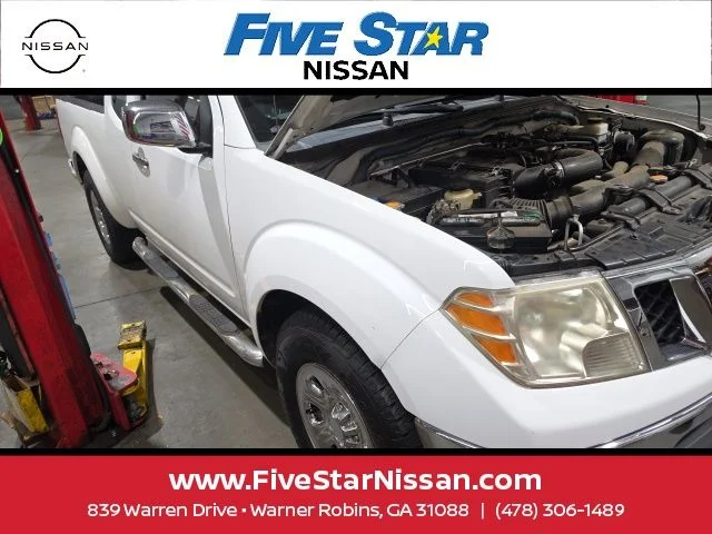 Used 2010 White Nissan SE image 3