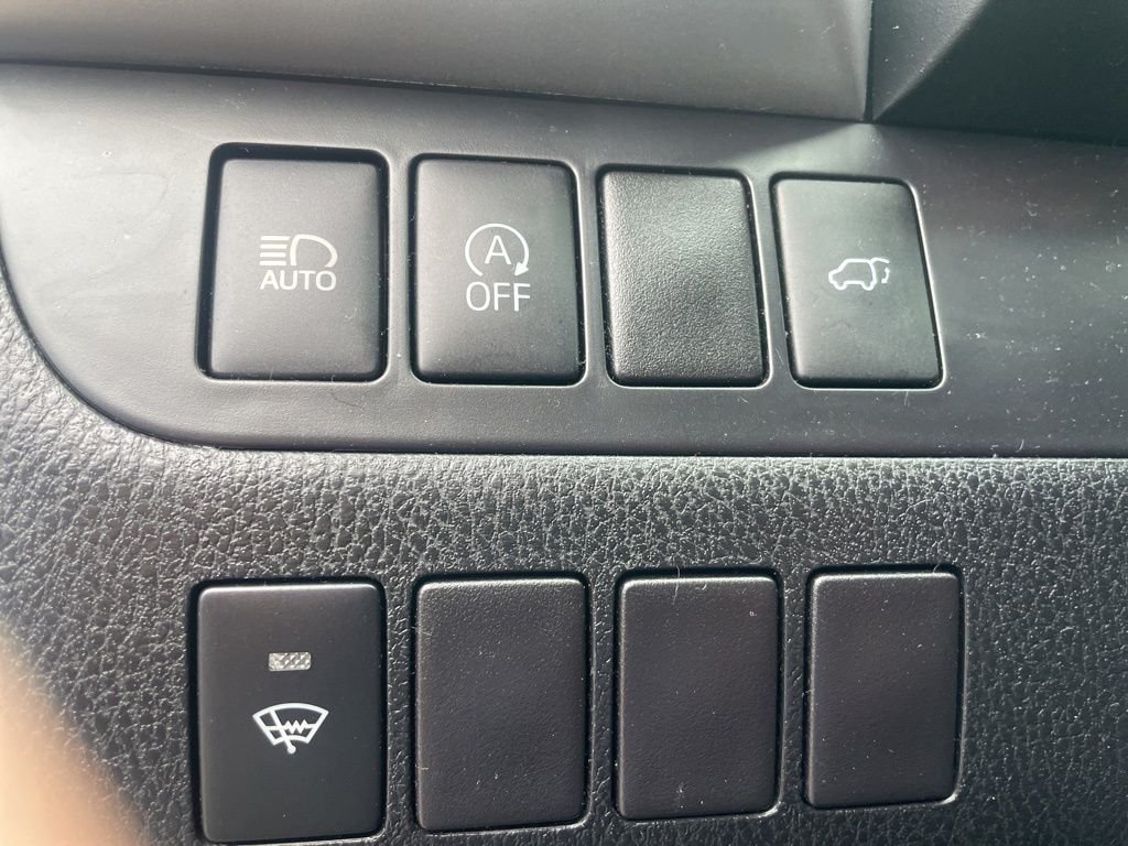 Used 2017 Blizzard Pearl Toyota XLE image 18