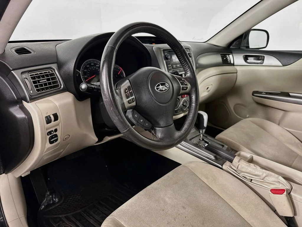 Used 2011 Obsidian Black Pearl Subaru 2.5i image 10