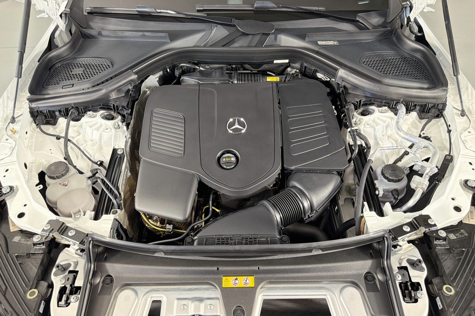 Certified Used 2026 Polar White Mercedes-Benz GLC 300 image 12