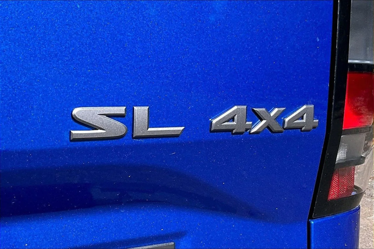 2024 Nissan Frontier SL - Photo 21