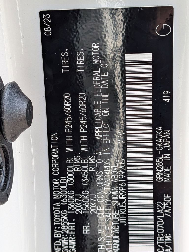 Used 2023  Toyota Limited image 32