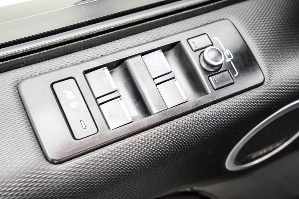 Used 2022 Black Land Rover HSE R-Dynamic image 46