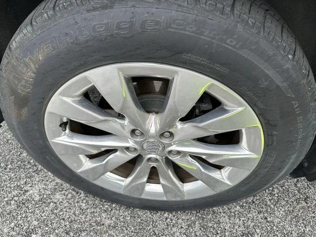Used 2018 Brown Buick Essence image 21