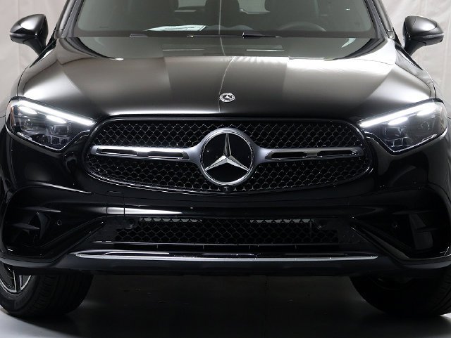 New 2026 Black Mercedes-Benz GLC 300 image 32
