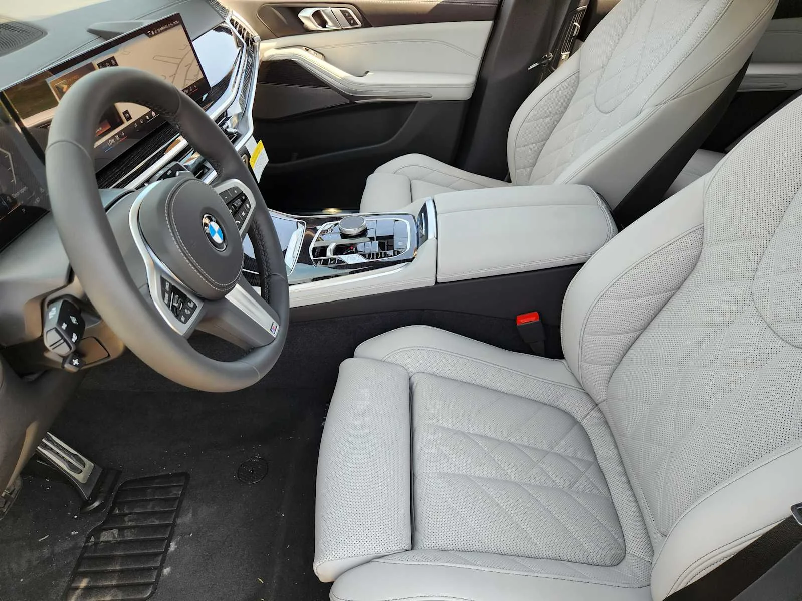 New 2026 Carbon Black Metallic BMW xDrive40i image 4