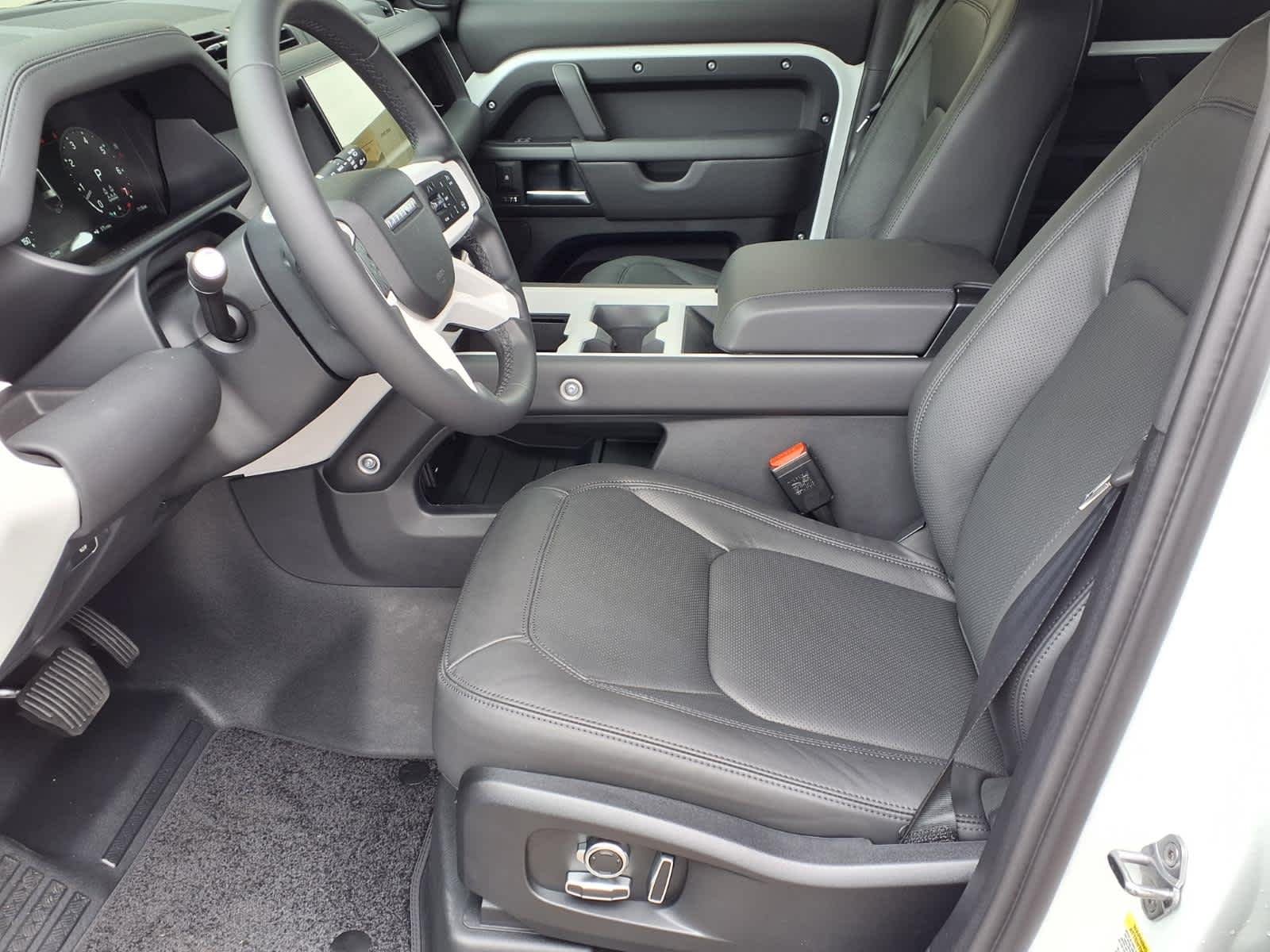 New 2026 Fuji White Land Rover X-Dynamic SE image 11