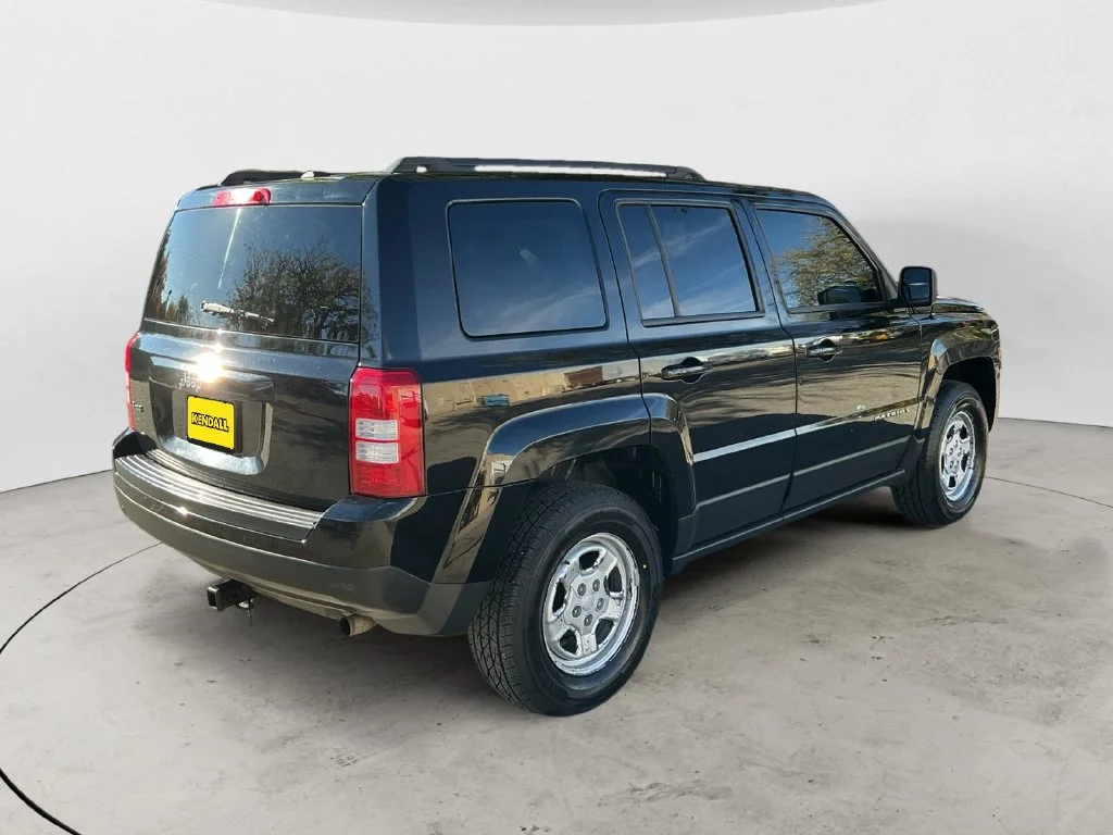 Used 2016 Black Jeep Sport image 5